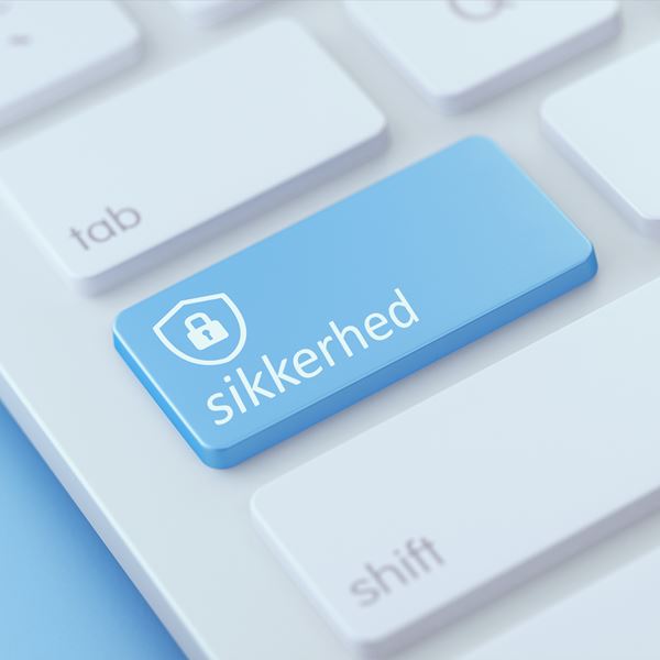 Et tastatur på en computer har en blå knap til online sikkerhed